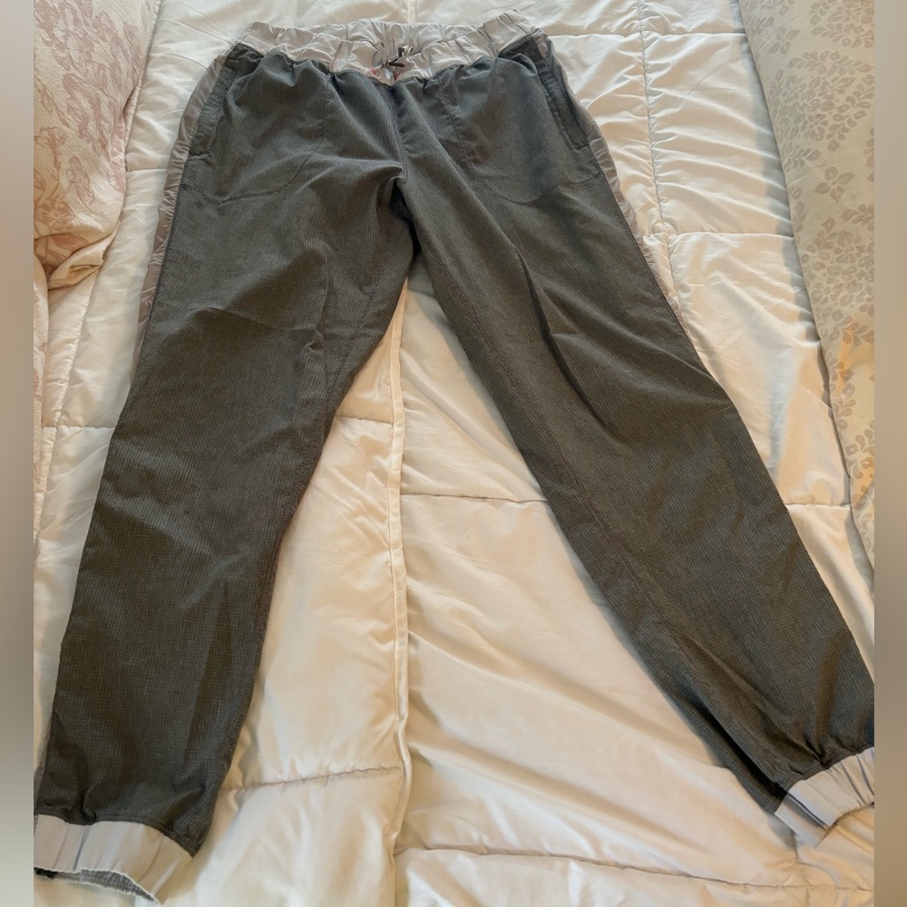 Lululemon jogger track pants. Great condition!